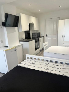 Modern Comfy One Bed Apartment - Free Parking Glasgow
